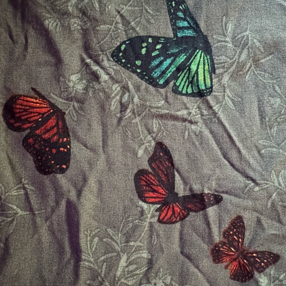 Hot Topic Sage Green Short Sleeve Button-Down Shirt with Butterfly Print - Picture 4 of 8